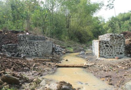 PEMBANGUNAN PONDASI JEMBATAN DUSUN CENGKOK TAHUN 2016 DESA TEMPURSARI KEC KEDUNGJAJANG KAB LUMAJANG